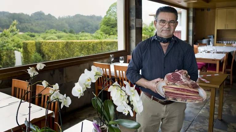 Reportaje De La Vo De Galicia Sobre El Restaurante O Sombreiro